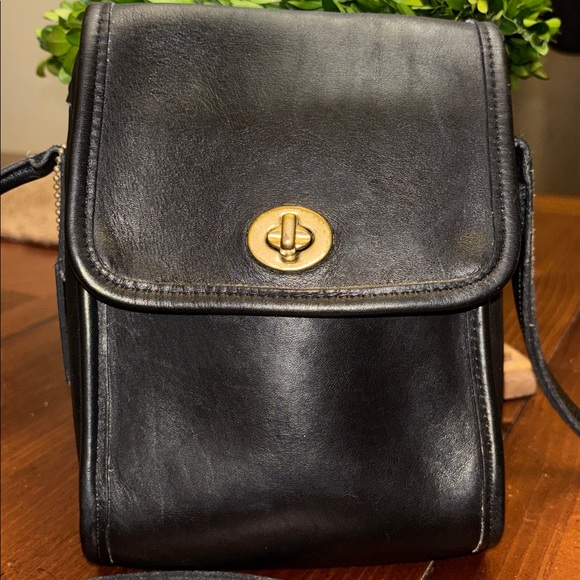 Coach vintage Black Leather Scooter Crossbody Bag 9893 - Picture 2 of 16